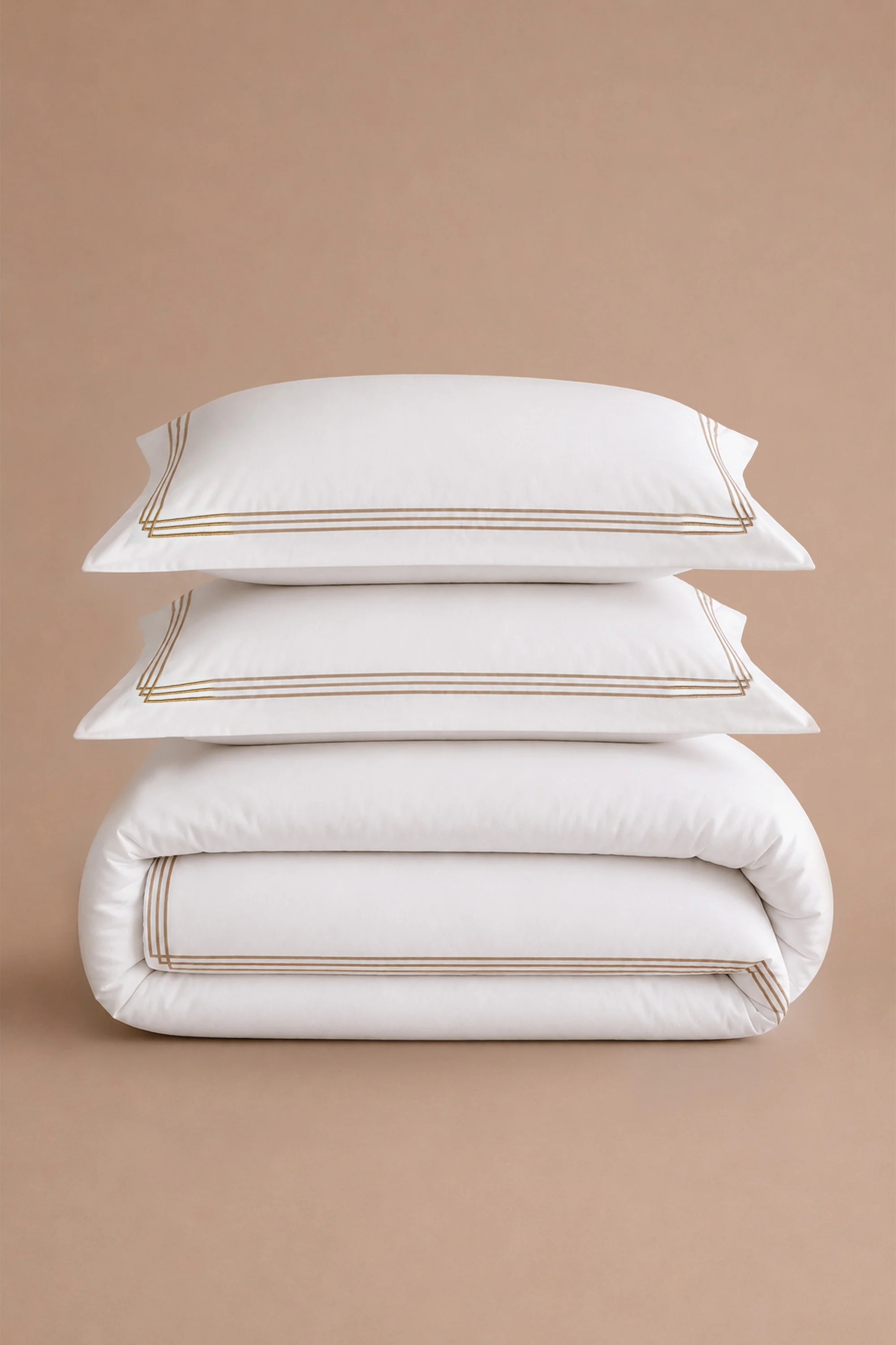 T1000 Luxe White Duvet Cover Set With 3 Line Gold Baretta
