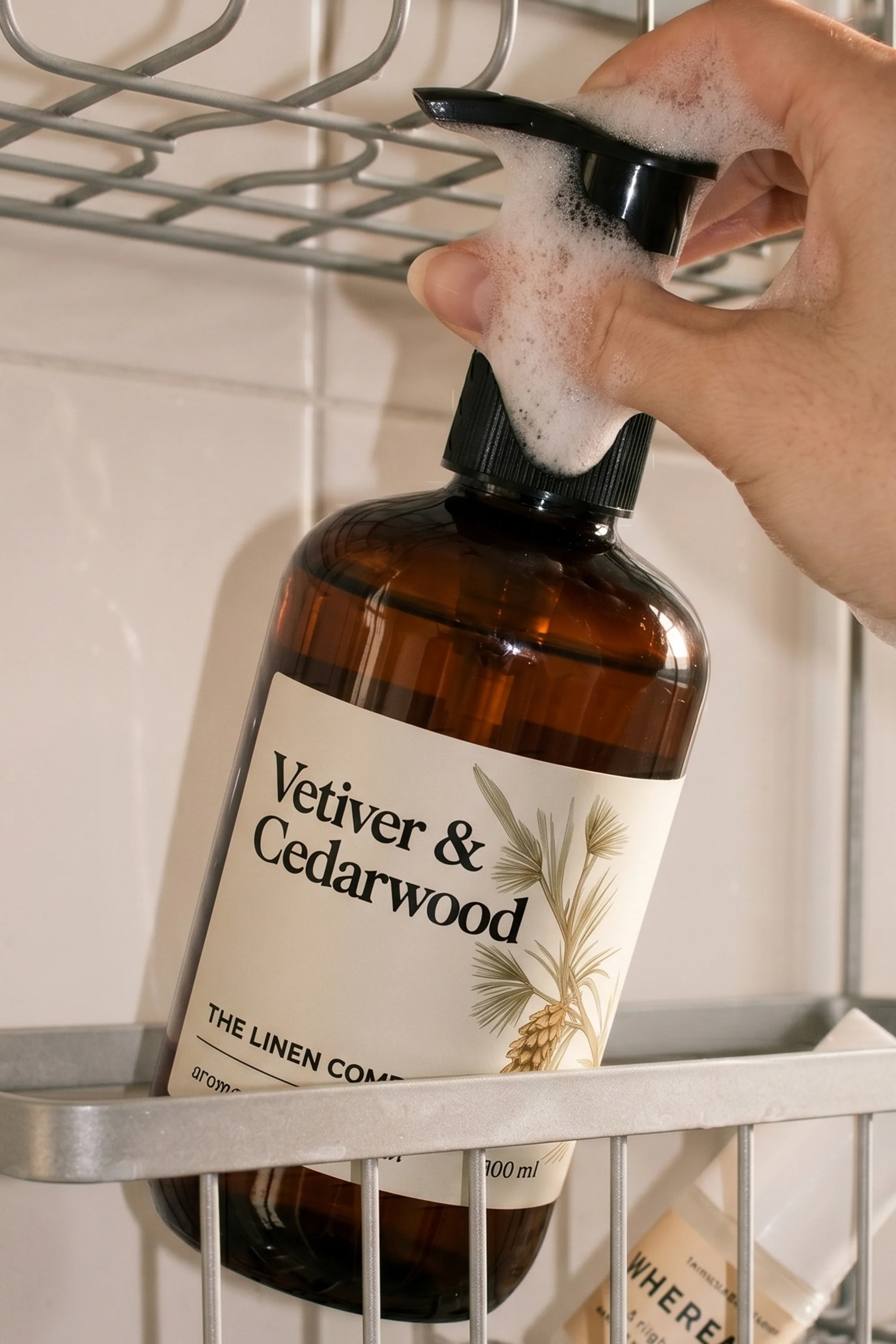 Vetiver & Cedarwood Hand Wash - Image 4