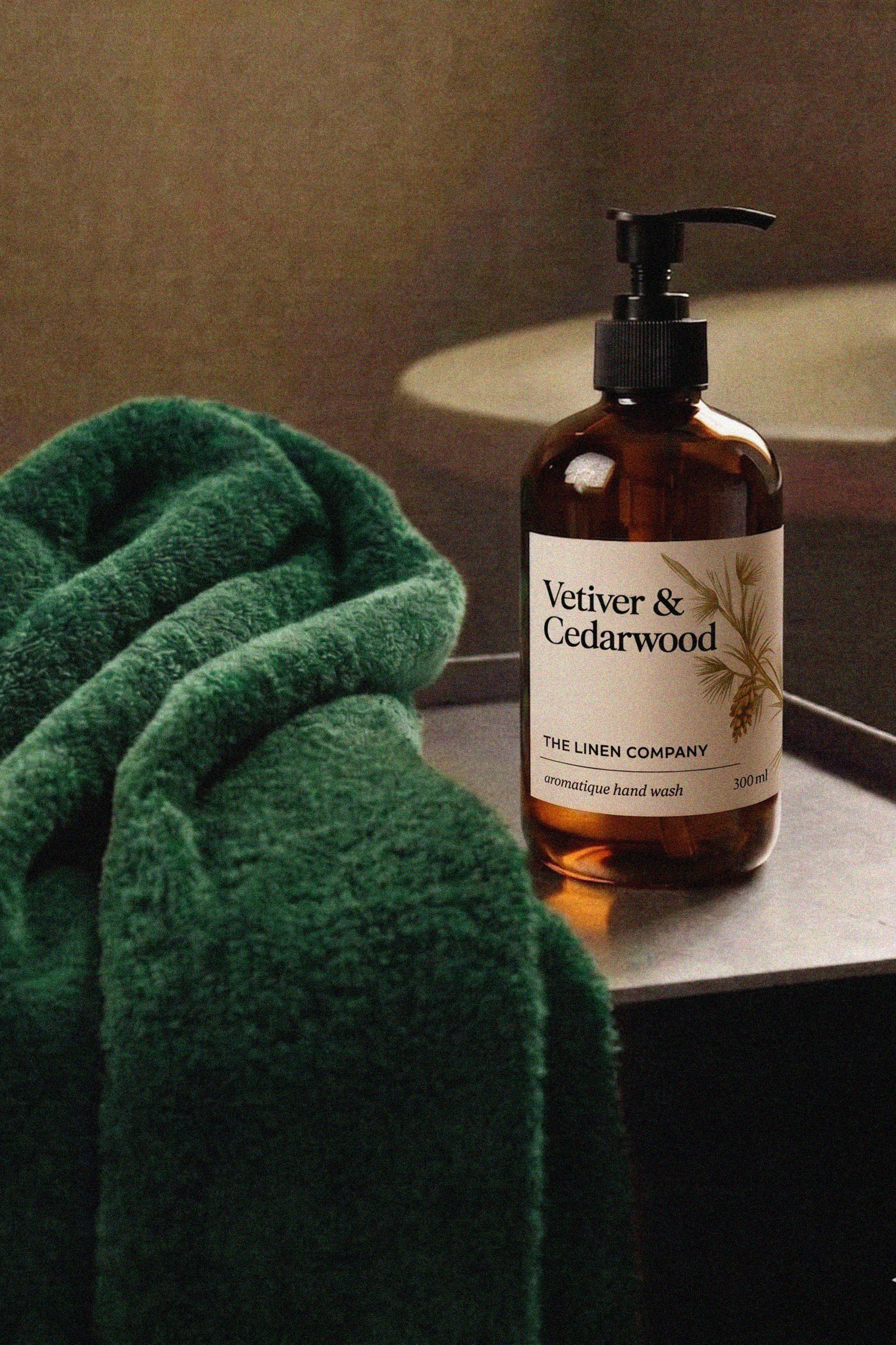 Vetiver & Cedarwood Hand Wash - Image 5